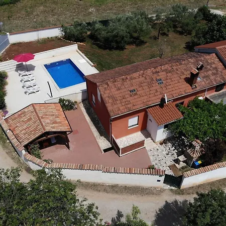 House In With Pool Near Valsaline * Pula